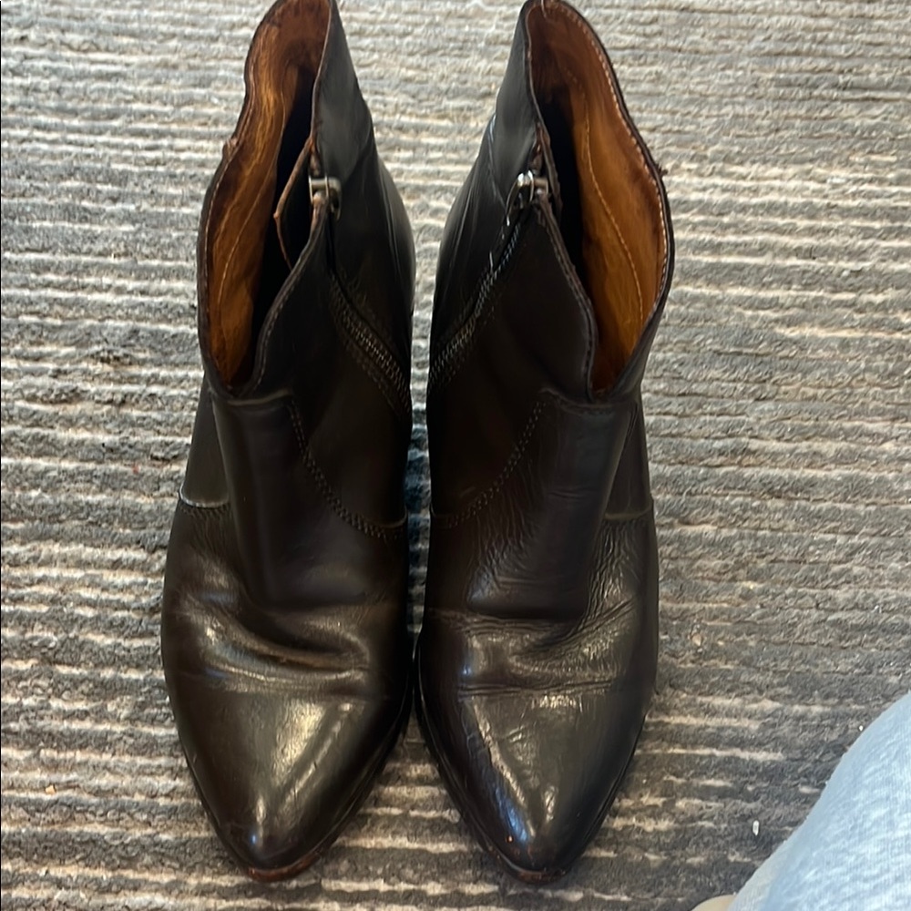 Frye Black Heeled Boots Classic Leather Design